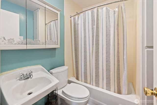201 N 101st Street, Seattle, WA 98133