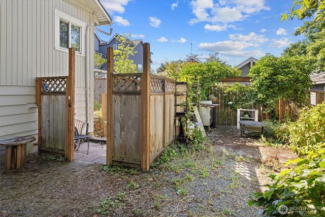 201 N 101st Street, Seattle, WA 98133
