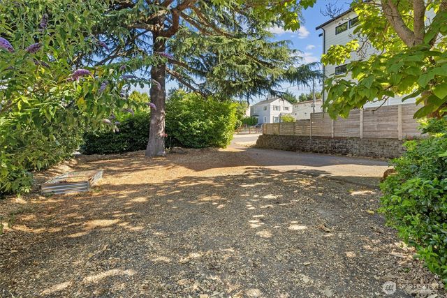 201 N 101st Street, Seattle, WA 98133