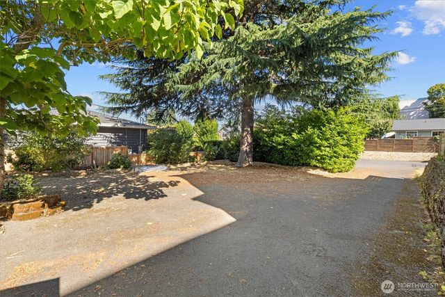 201 N 101st Street, Seattle, WA 98133