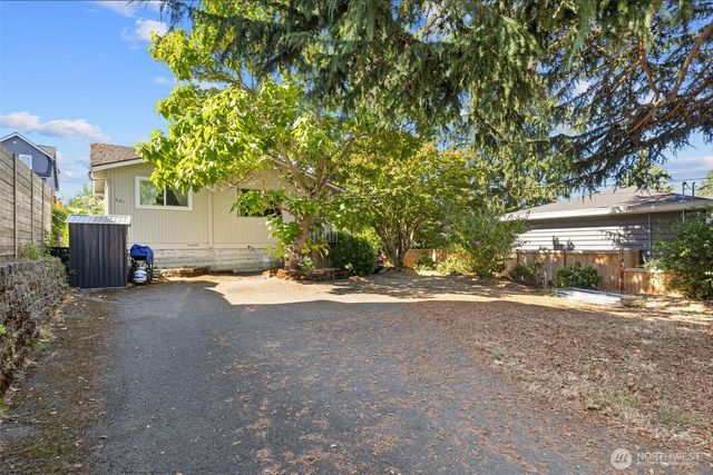 201 N 101st Street, Seattle, WA 98133