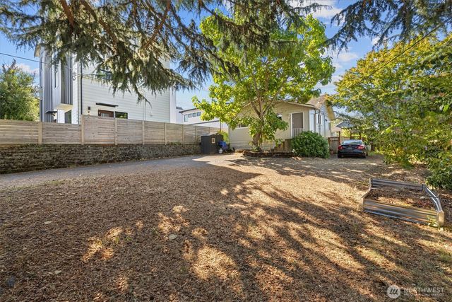 201 N 101st Street, Seattle, WA 98133