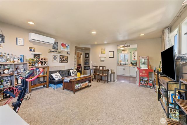 201 N 101st Street, Seattle, WA 98133