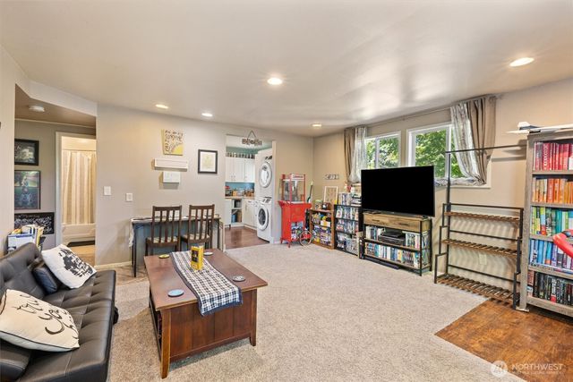 201 N 101st Street, Seattle, WA 98133