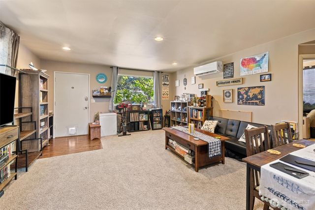 201 N 101st Street, Seattle, WA 98133