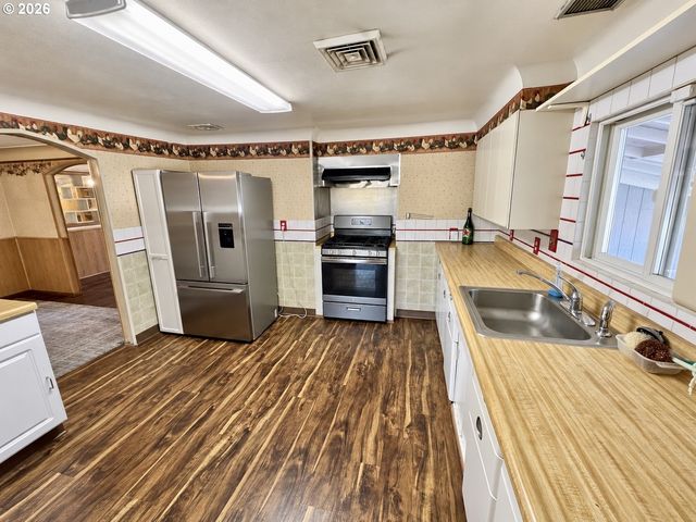 85885 1ST St, Eugene, OR 97405