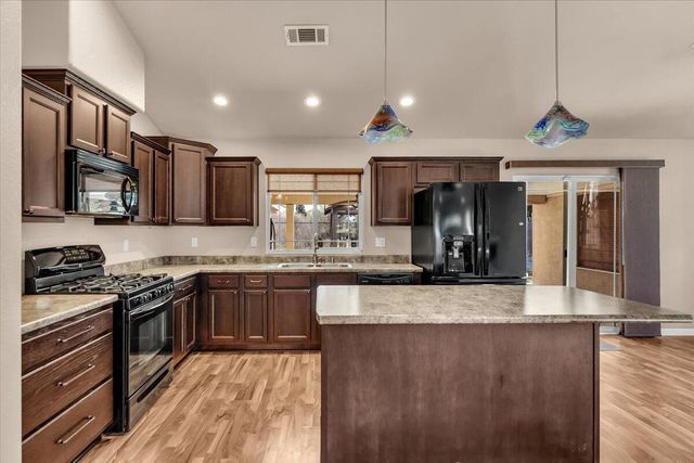 7253 Legacy Court, Redding, CA 96001