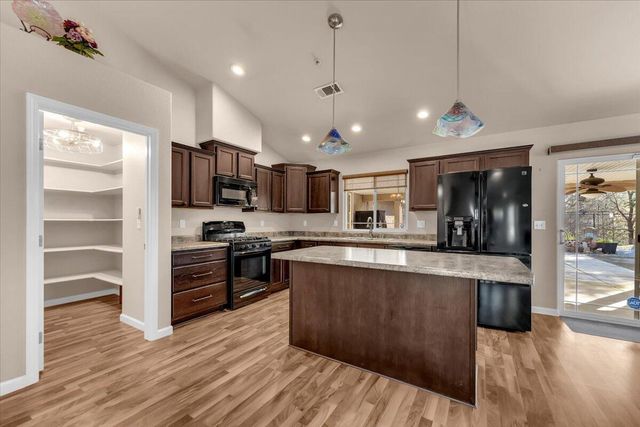 7253 Legacy Court, Redding, CA 96001