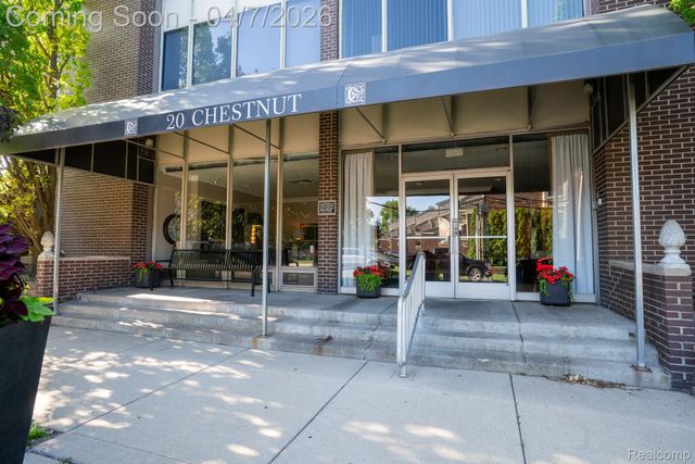 20 Chestnut Street 302, Wyandotte, MI 48192