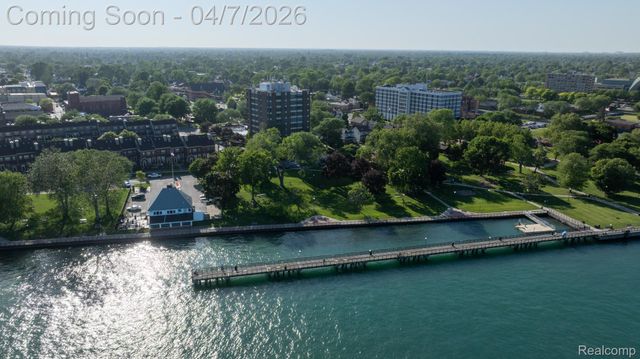 20 Chestnut Street 302, Wyandotte, MI 48192