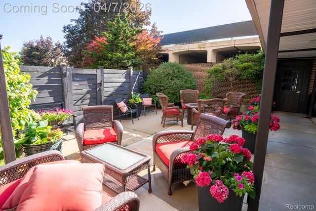 20 Chestnut Street 302, Wyandotte, MI 48192