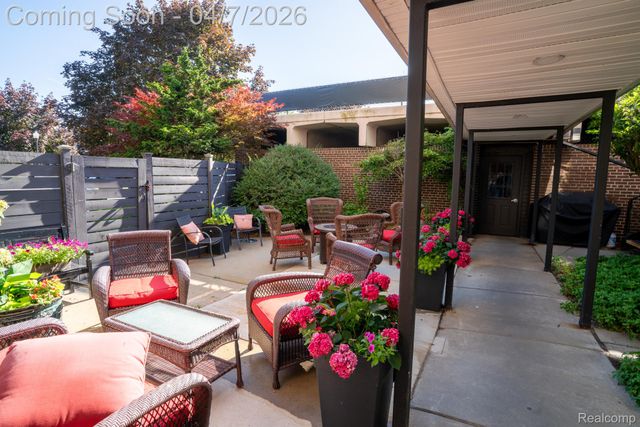 20 Chestnut Street 302, Wyandotte, MI 48192