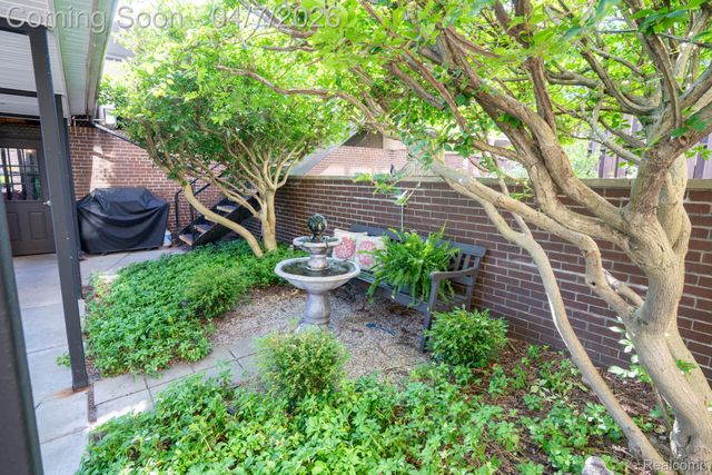 20 Chestnut Street 302, Wyandotte, MI 48192