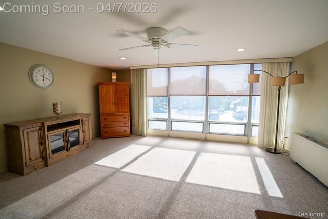 20 Chestnut Street 302, Wyandotte, MI 48192