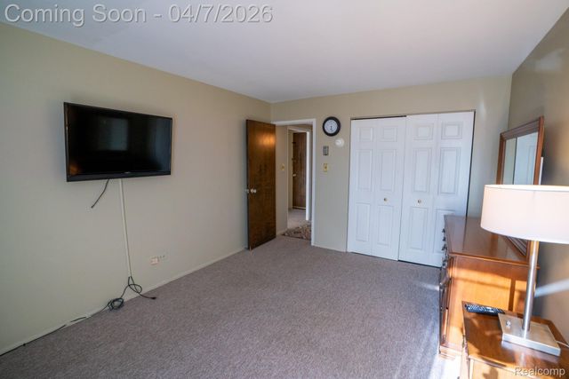 20 Chestnut Street 302, Wyandotte, MI 48192