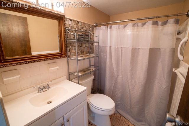 20 Chestnut Street 302, Wyandotte, MI 48192