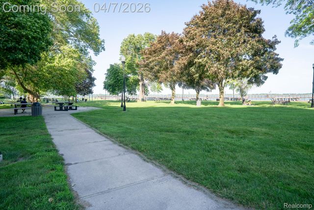20 Chestnut Street 302, Wyandotte, MI 48192