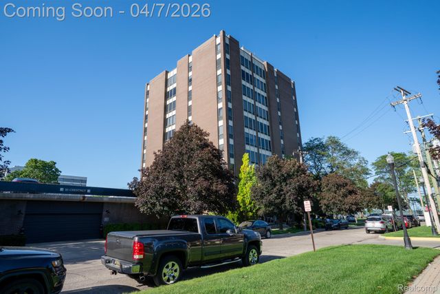 20 Chestnut Street 302, Wyandotte, MI 48192