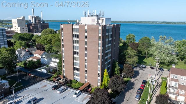 20 Chestnut Street 302, Wyandotte, MI 48192