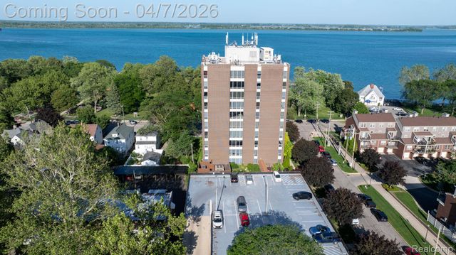 20 Chestnut Street 302, Wyandotte, MI 48192