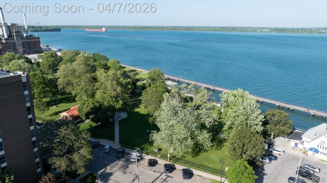 20 Chestnut Street 302, Wyandotte, MI 48192