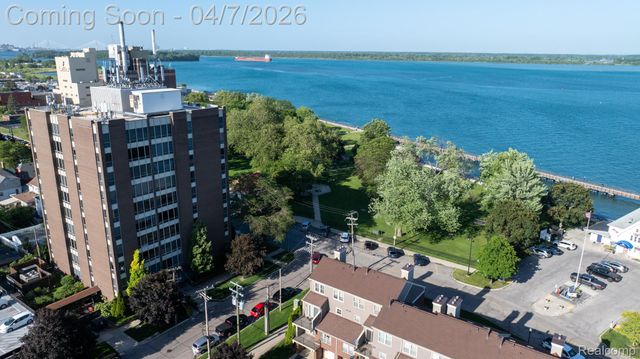 20 Chestnut Street 302, Wyandotte, MI 48192