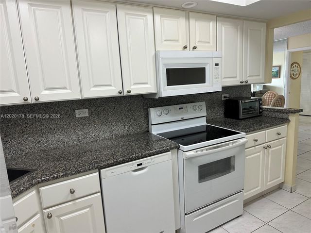 6039 Collins Ave 924, Miami Beach, FL 33140
