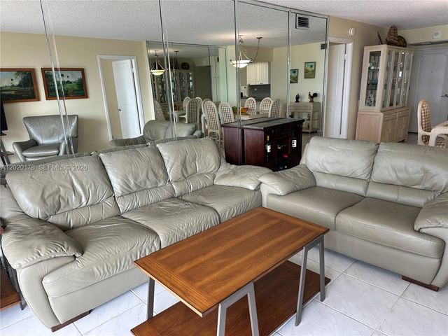 6039 Collins Ave 924, Miami Beach, FL 33140