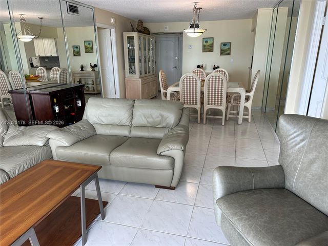 6039 Collins Ave 924, Miami Beach, FL 33140