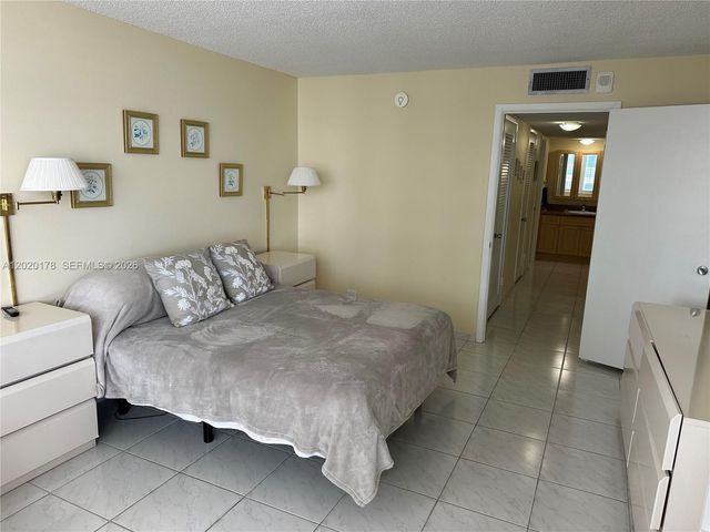 6039 Collins Ave 924, Miami Beach, FL 33140