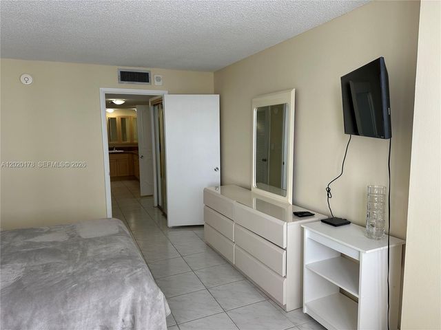 6039 Collins Ave 924, Miami Beach, FL 33140