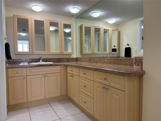 6039 Collins Ave 924, Miami Beach, FL 33140