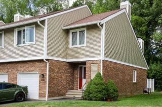 140 Hunter Drive 140, Newington, CT 06107