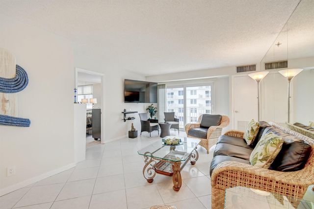 3221 S Ocean Boulevard 505, Highland Beach, FL 33487