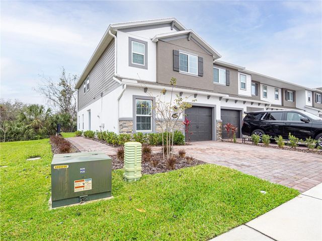 4902 LIVINGSTON LANE, Oviedo, FL 32765