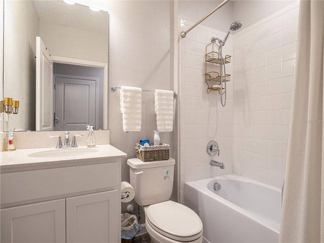 4902 LIVINGSTON LANE, Oviedo, FL 32765
