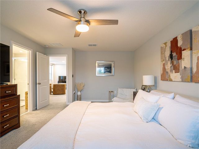 4902 LIVINGSTON LANE, Oviedo, FL 32765