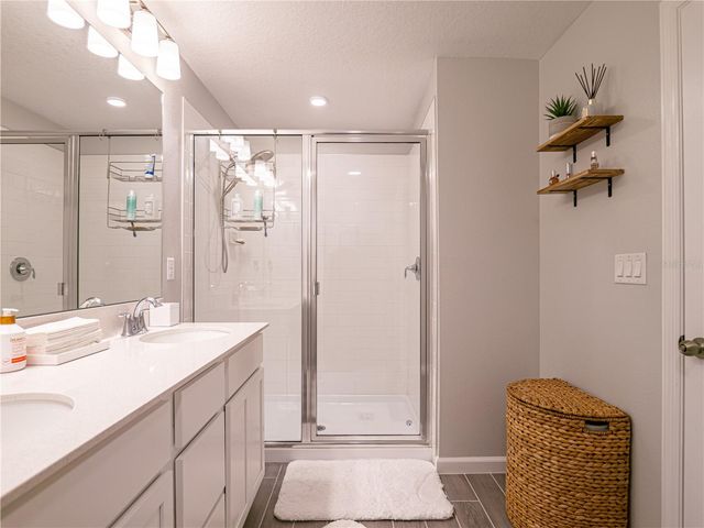 4902 LIVINGSTON LANE, Oviedo, FL 32765