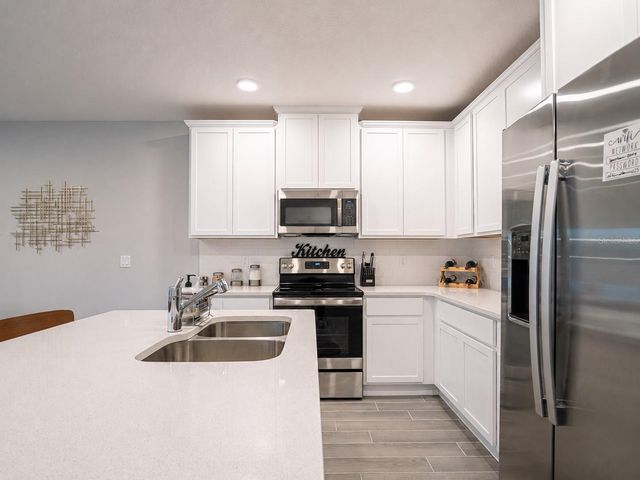 4902 LIVINGSTON LANE, Oviedo, FL 32765