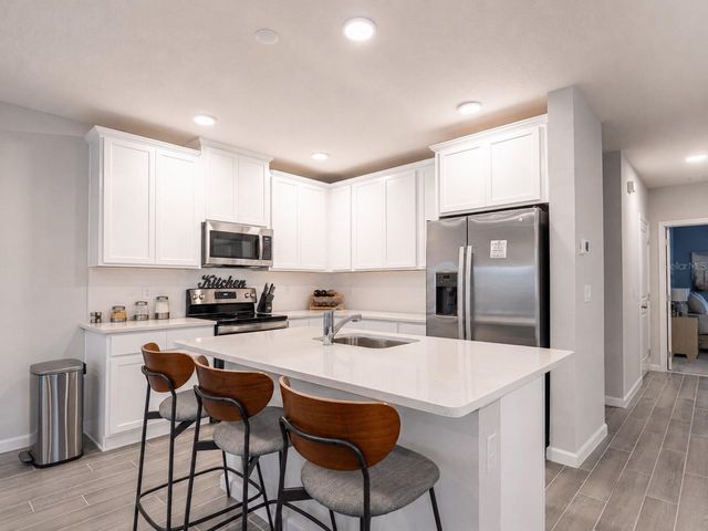 4902 LIVINGSTON LANE, Oviedo, FL 32765