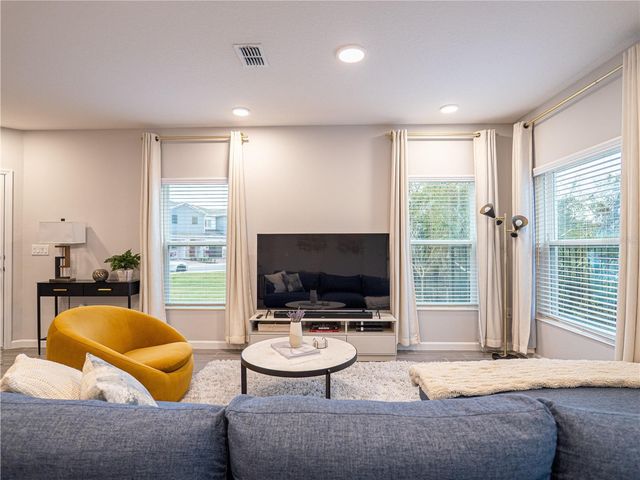 4902 LIVINGSTON LANE, Oviedo, FL 32765