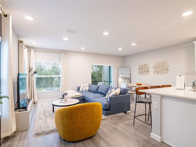 4902 LIVINGSTON LANE, Oviedo, FL 32765