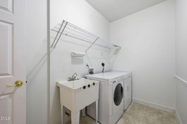 438 Sawgrass Hill Court, Cary, NC 27519