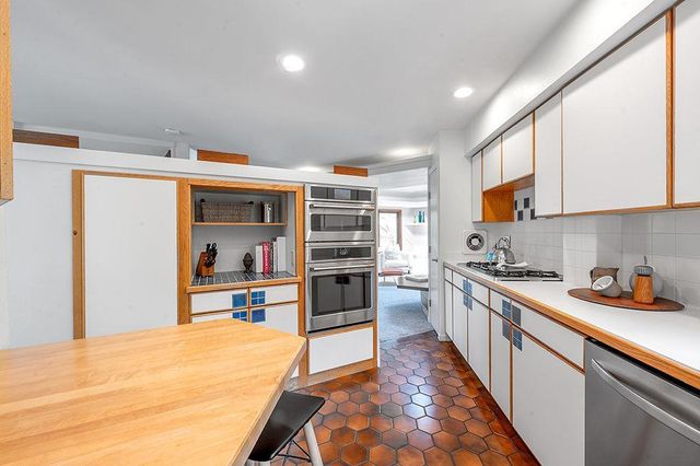 21 Foxboro Circle, Madison, WI 53717