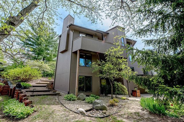 21 Foxboro Circle, Madison, WI 53717