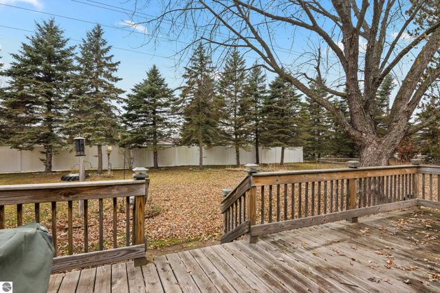 2770 County Road 633, Grawn, MI 49637