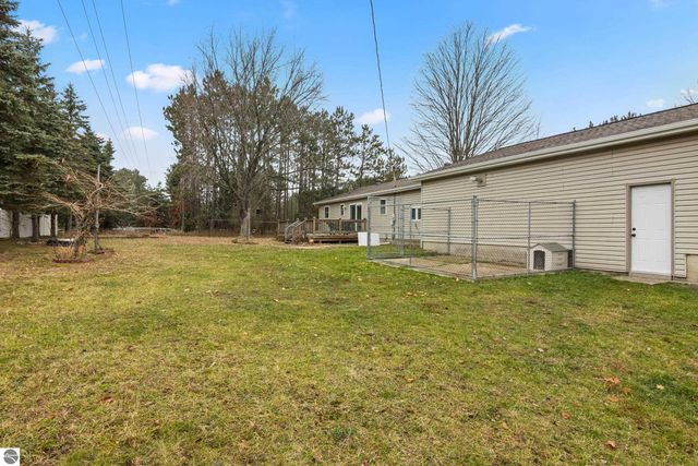 2770 County Road 633, Grawn, MI 49637