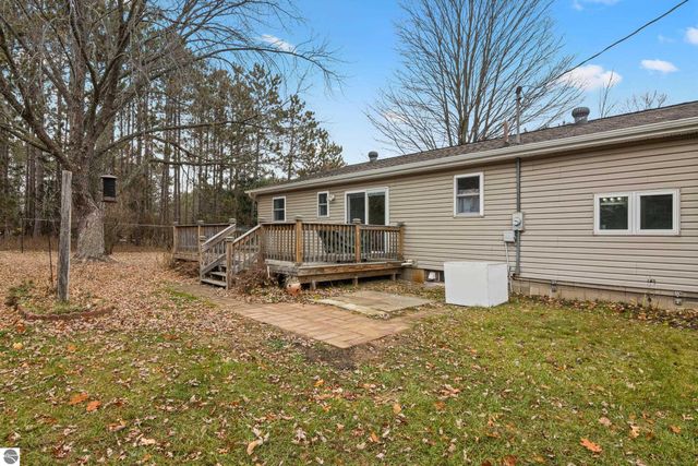 2770 County Road 633, Grawn, MI 49637