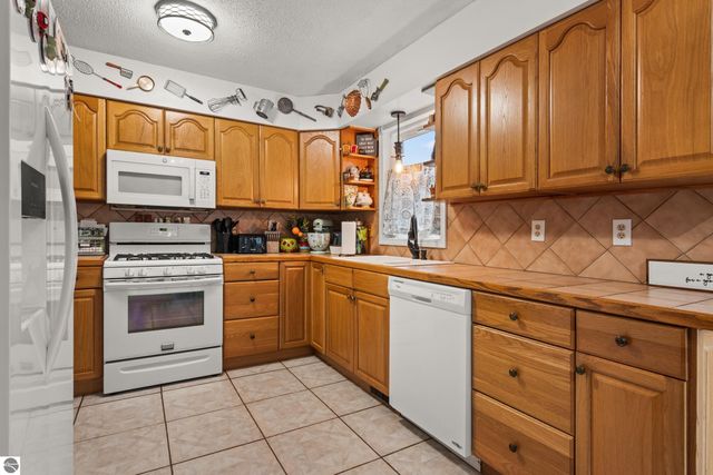 2770 County Road 633, Grawn, MI 49637