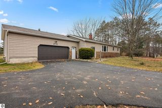 2770 County Road 633, Grawn, MI 49637